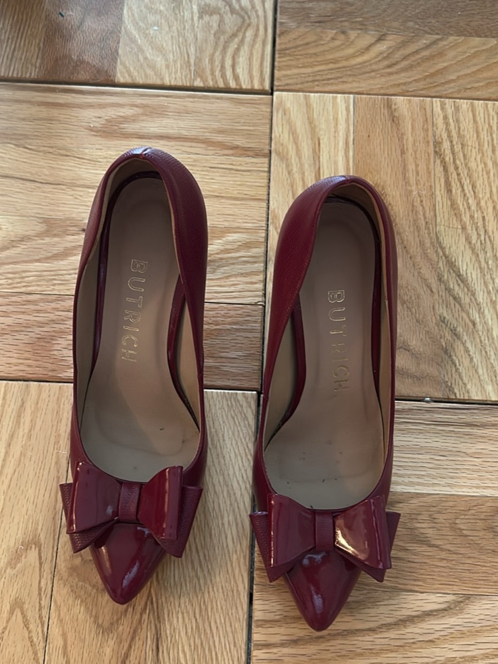 Butrich Women's Burgundy Patent Pointed-Toe Bow Heels